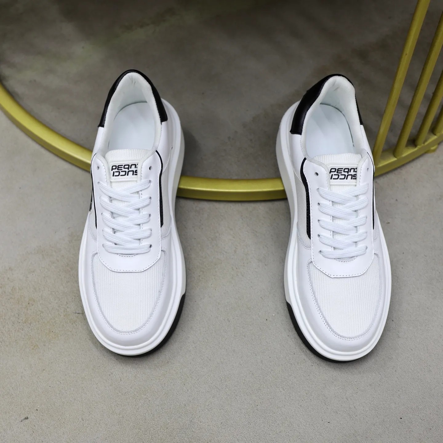 Ex-factory price: 462💰🙅‍♂️🙅‍♂️🙅‍♂️ Brand: GUCCI Standard code: 38-44 (45 customized) Grade: Same as the official website Material: Original material splicing Comfortable and breathable lining Lightweight and wear-resistant sports outsole Style category: Men's fashionable casual shoes Running sneakers Distinguished luxury brand elements Top luxury Color: actual picture color